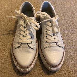 White sneakers/shoes